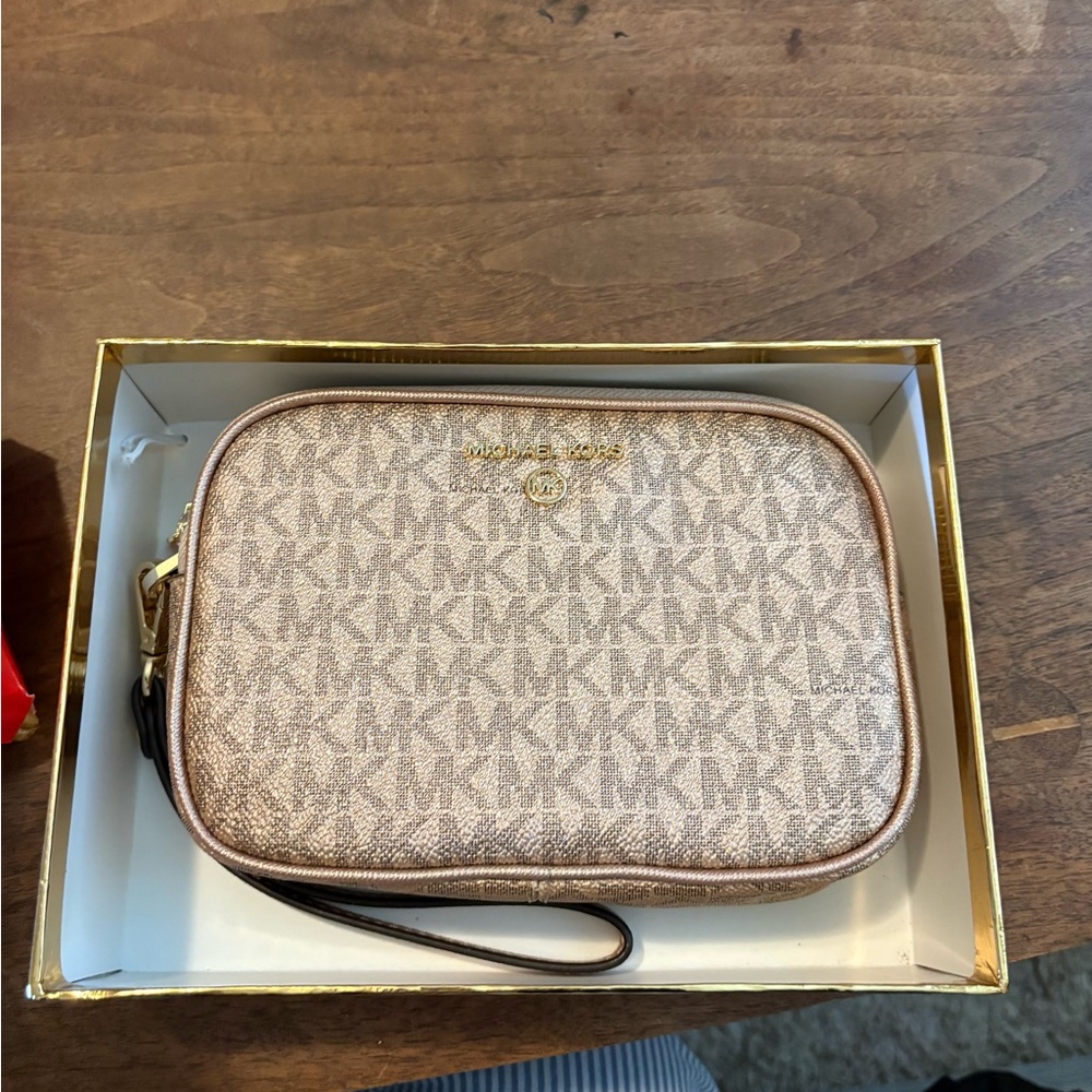 Michael Kors Rose Gold Wrislet - Picture 4 of 5